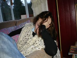 Голубоглазая шалунья с пирсингом в соске играет со своими трусиками. Часть 2. Эскиз 2