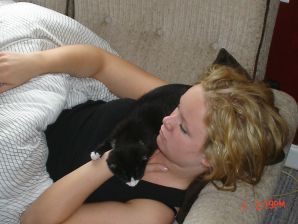 Голубоглазая шалунья с пирсингом в соске играет со своими трусиками. Часть 2. Эскиз 46