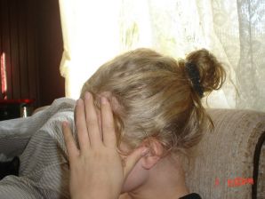 Голубоглазая шалунья с пирсингом в соске играет со своими трусиками. Часть 2. Эскиз 48