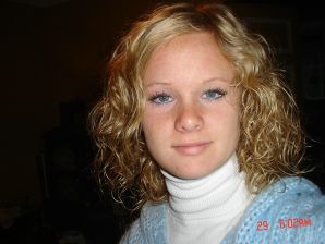 Голубоглазая шалунья с пирсингом в соске играет со своими трусиками. Часть 2. Эскиз 55