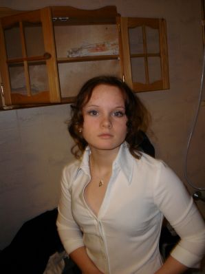 Голубоглазая шалунья с пирсингом в соске играет со своими трусиками. Часть 2. Эскиз 6