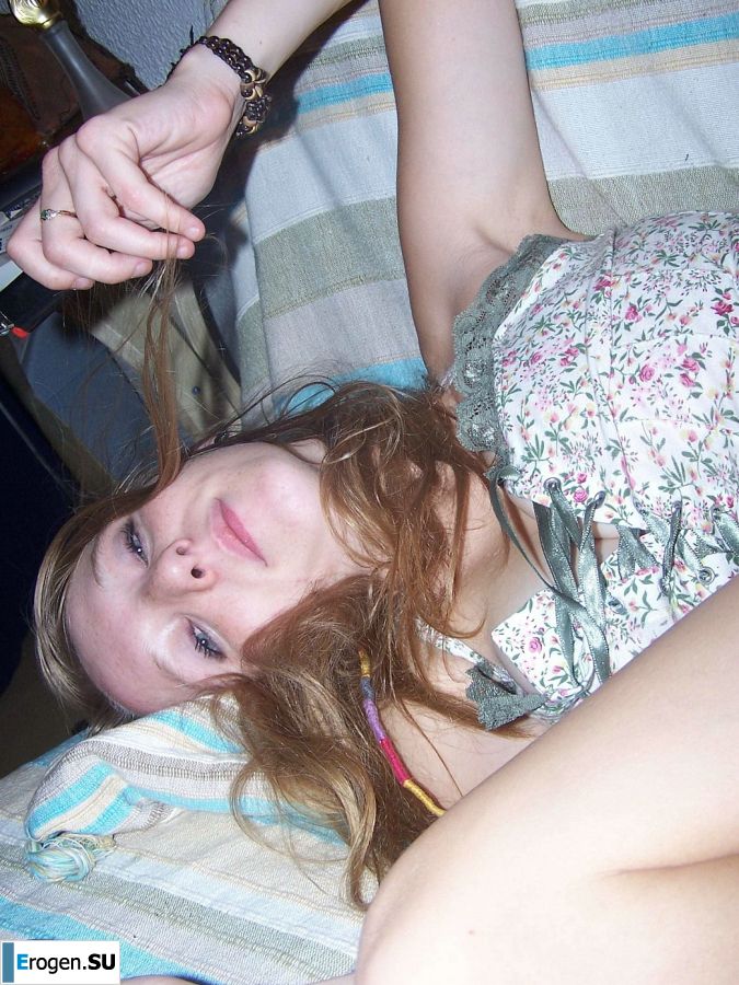 The red-haired beauty poses on the bed without panties, spread her legs. Photo 19