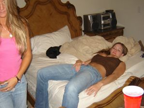 Boys licked a girlfriend's huge breasts at a party. Thumb 27