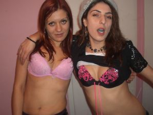 Озорные шалуньи трогают друг друга за сиськи. Часть 3. Эскиз 14