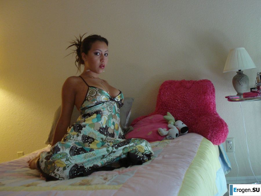 A woman with beautiful tits poses in a swimsuit and without it. Part 2. Photo 12