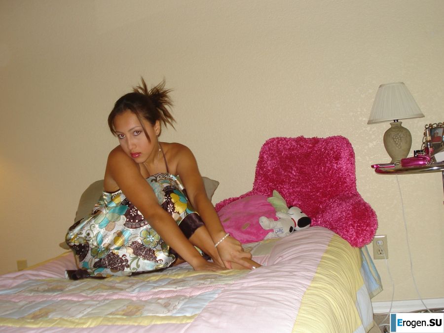 A woman with beautiful tits poses in a swimsuit and without it. Part 2. Photo 14