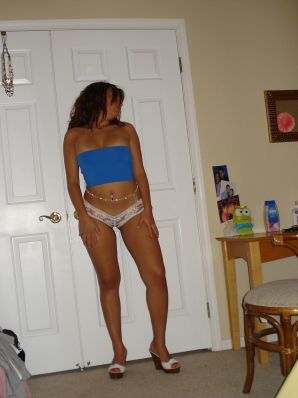 A woman with beautiful tits poses in a swimsuit and without it. Part 2. Thumb 31