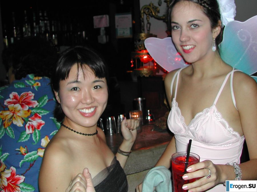 Танцовщица после работы показала упругую попку. Фото 10