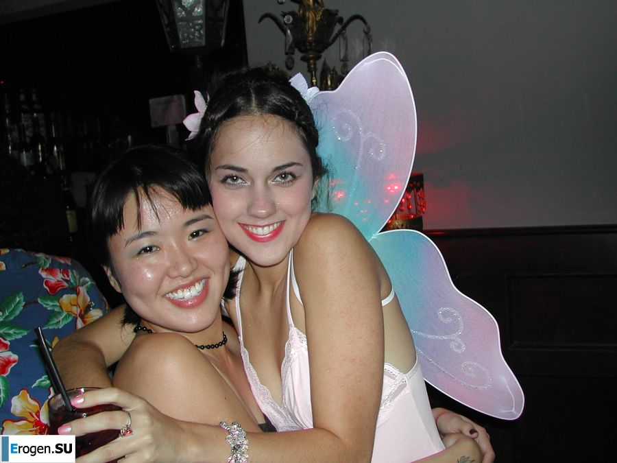 Танцовщица после работы показала упругую попку. Фото 11