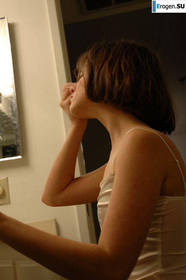 Танцовщица после работы показала упругую попку. Фото 14