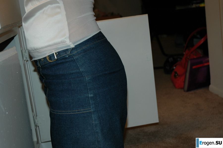 Танцовщица после работы показала упругую попку. Фото 16