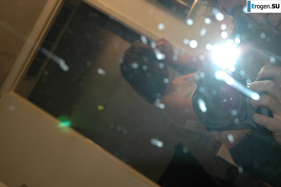 Танцовщица после работы показала упругую попку. Фото 22