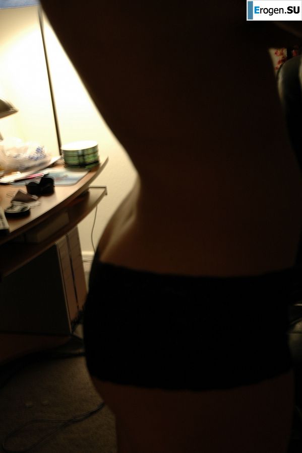 Танцовщица после работы показала упругую попку. Фото 33