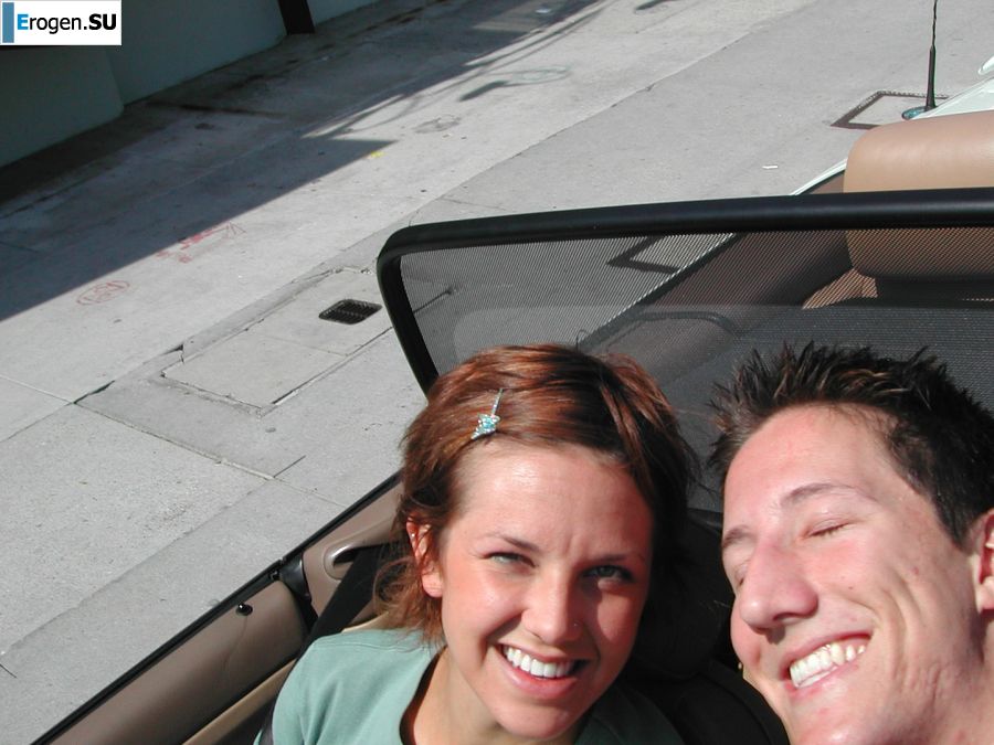 Танцовщица после работы показала упругую попку. Фото 40