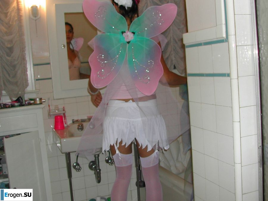 Танцовщица после работы показала упругую попку. Фото 7