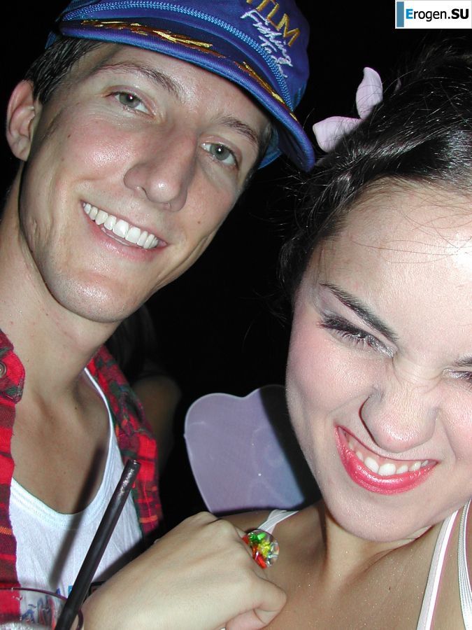 Танцовщица после работы показала упругую попку. Фото 9