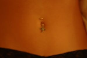 Танцовщица после работы показала упругую попку. Эскиз 31