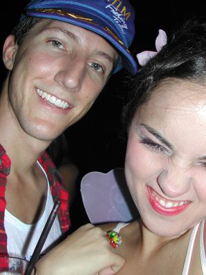 Танцовщица после работы показала упругую попку. Эскиз 9