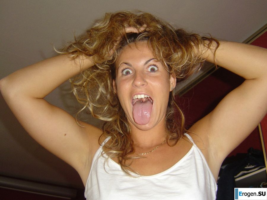 Зрелая женщина переодевается в школьницу и занимается сексом. Фото 12