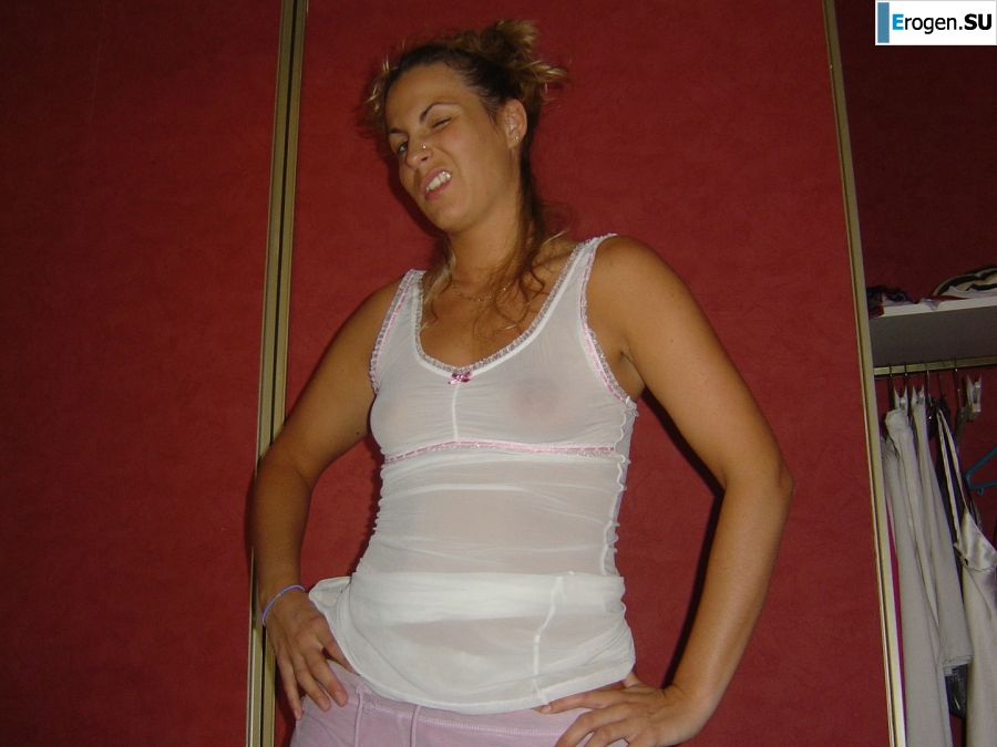 Зрелая женщина переодевается в школьницу и занимается сексом. Фото 19