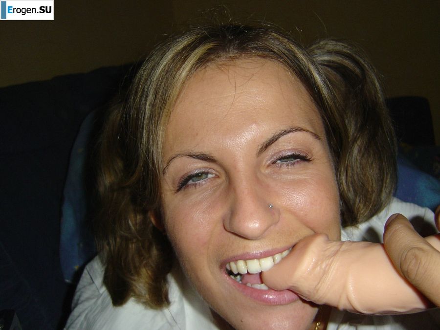 Зрелая женщина переодевается в школьницу и занимается сексом. Фото 29