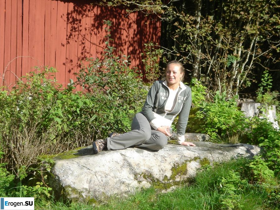 Cute blonde in pink panties showed tight boobs. Part 2. Photo 18