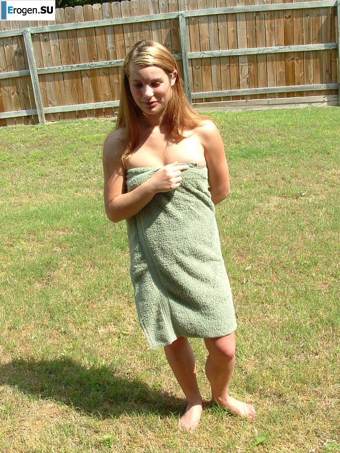 A blonde with a beautiful figure poses naked on the lawn. Part 3. Photo 16