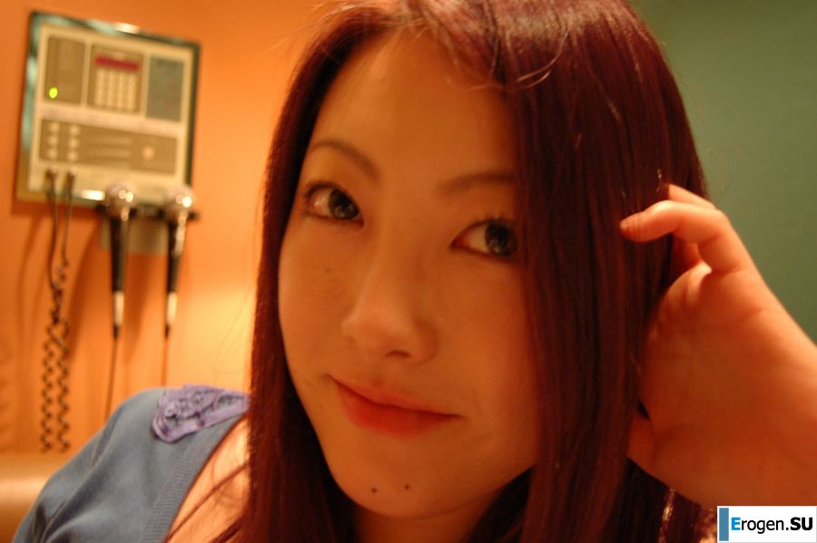 A sultry Asian woman spreads her labia with her fingers and shows a vagina. Photo 4