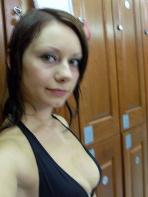 Две брюнетки ублажают друг друга после вечеринки. Эскиз 18