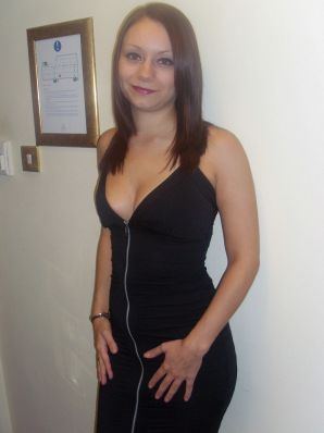 Две брюнетки ублажают друг друга после вечеринки. Эскиз 37