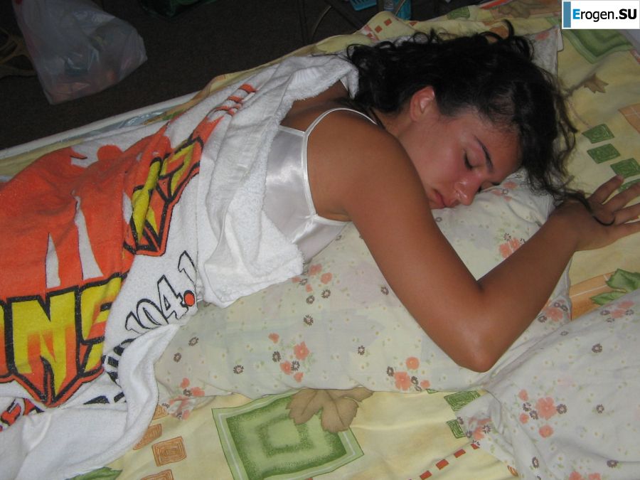 Seductive Latina poses naked on vacation in front of a guy. Photo 13