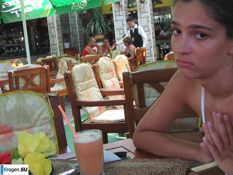 Seductive Latina poses naked on vacation in front of a guy. Photo 16