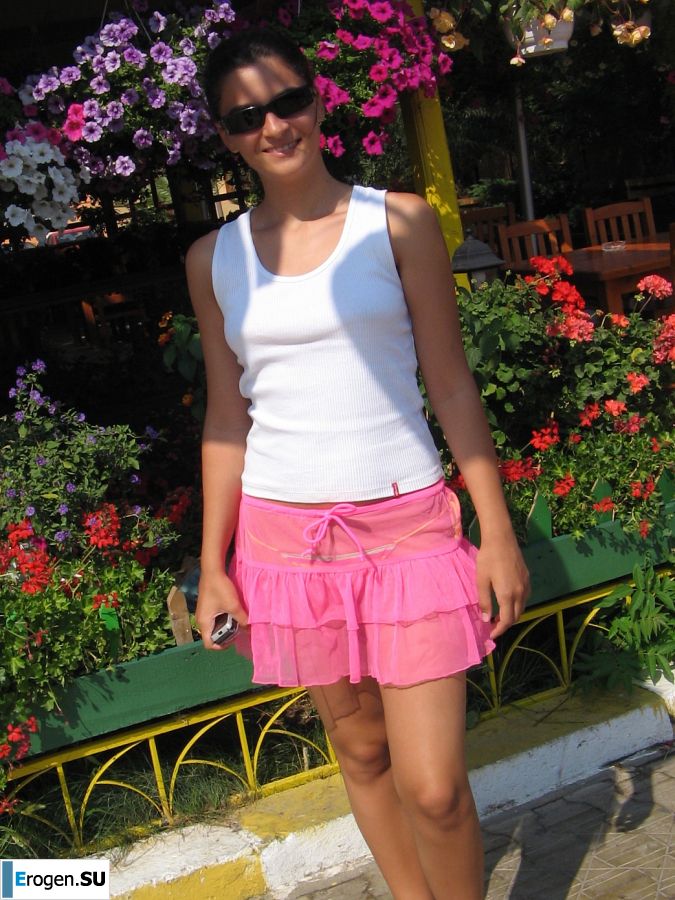 Seductive Latina poses naked on vacation in front of a guy. Photo 23