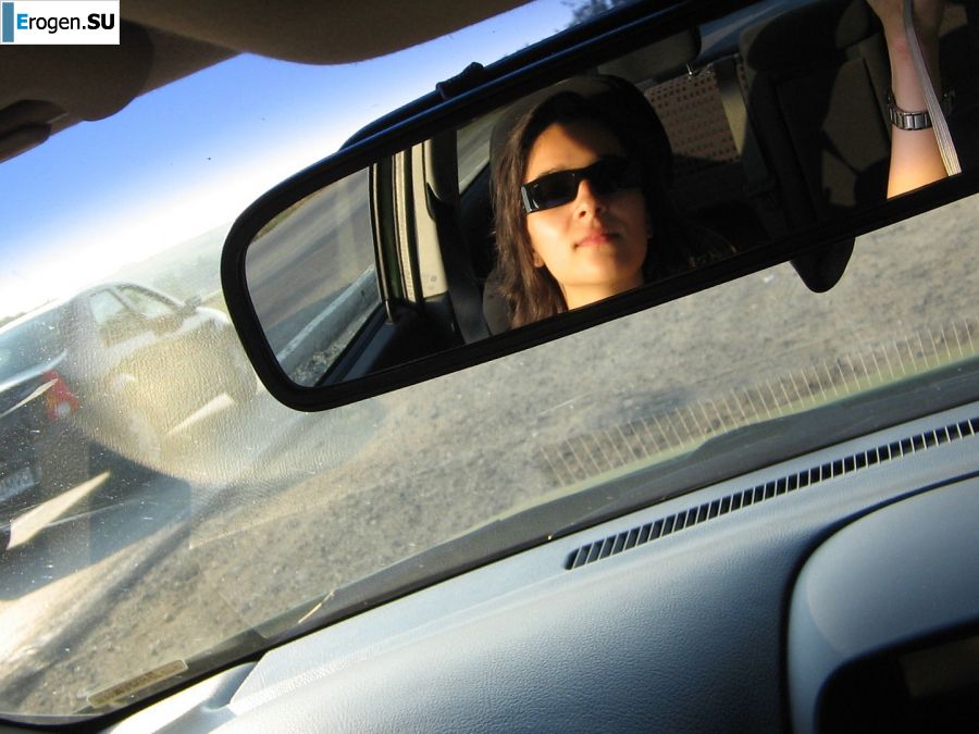 Seductive Latina poses naked on vacation in front of a guy. Photo 4