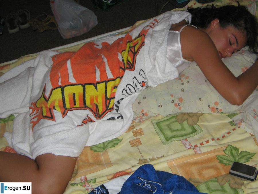 Seductive Latina poses naked on vacation in front of a guy. Photo 7