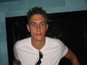 Seductive Latina poses naked on vacation in front of a guy. Thumb 33