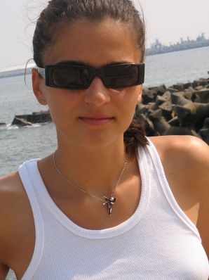 Seductive Latina poses naked on vacation in front of a guy. Thumb 34