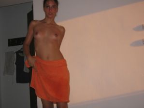 Seductive Latina poses naked on vacation in front of a guy. Thumb 9