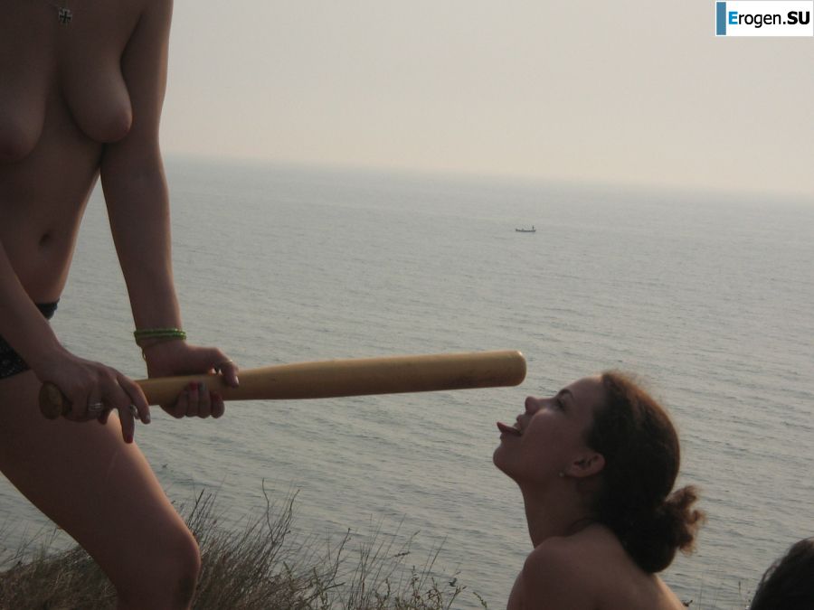 Аппетитные телки проститутки приехали по вызову в пятницу вечером. Фото 26