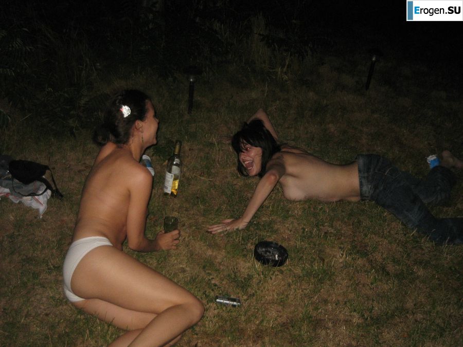 Аппетитные телки проститутки приехали по вызову в пятницу вечером. Фото 8