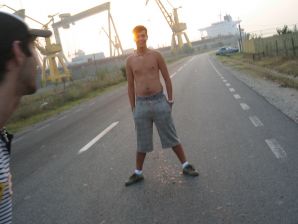 Аппетитные телки проститутки приехали по вызову в пятницу вечером. Эскиз 11