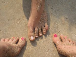 Аппетитные телки проститутки приехали по вызову в пятницу вечером. Эскиз 30