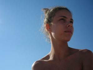 Аппетитные телки проститутки приехали по вызову в пятницу вечером. Эскиз 35