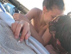 Аппетитные телки проститутки приехали по вызову в пятницу вечером. Эскиз 37