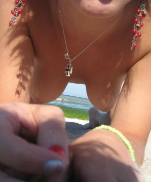 Аппетитные телки проститутки приехали по вызову в пятницу вечером. Эскиз 40