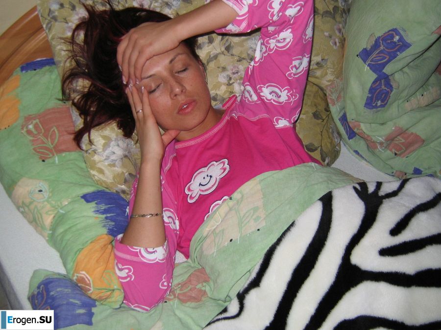 Загорелая брюнетка с упругим телом разделась и показала интимную стрижку. Фото 22