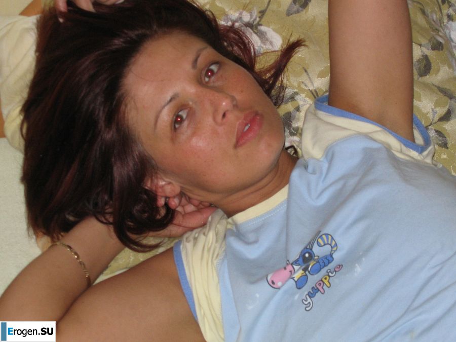 Загорелая брюнетка с упругим телом разделась и показала интимную стрижку. Фото 23