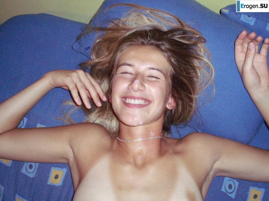 Женщина ласкает себя раздвигая на камеру ноги. Фото 39