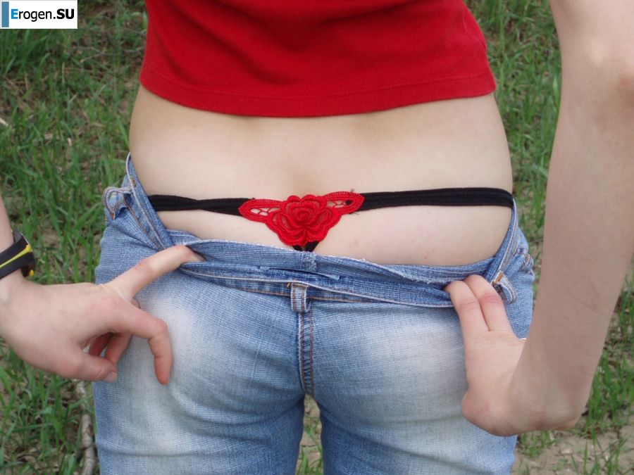 Женщина ласкает себя раздвигая на камеру ноги. Фото 5