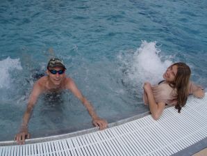 Женщина ласкает себя раздвигая на камеру ноги. Эскиз 21